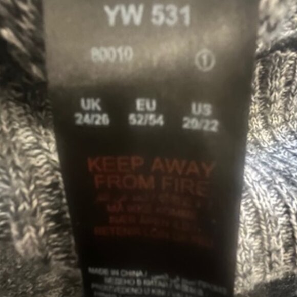 Oversized Sweater - Picture 9 of 9